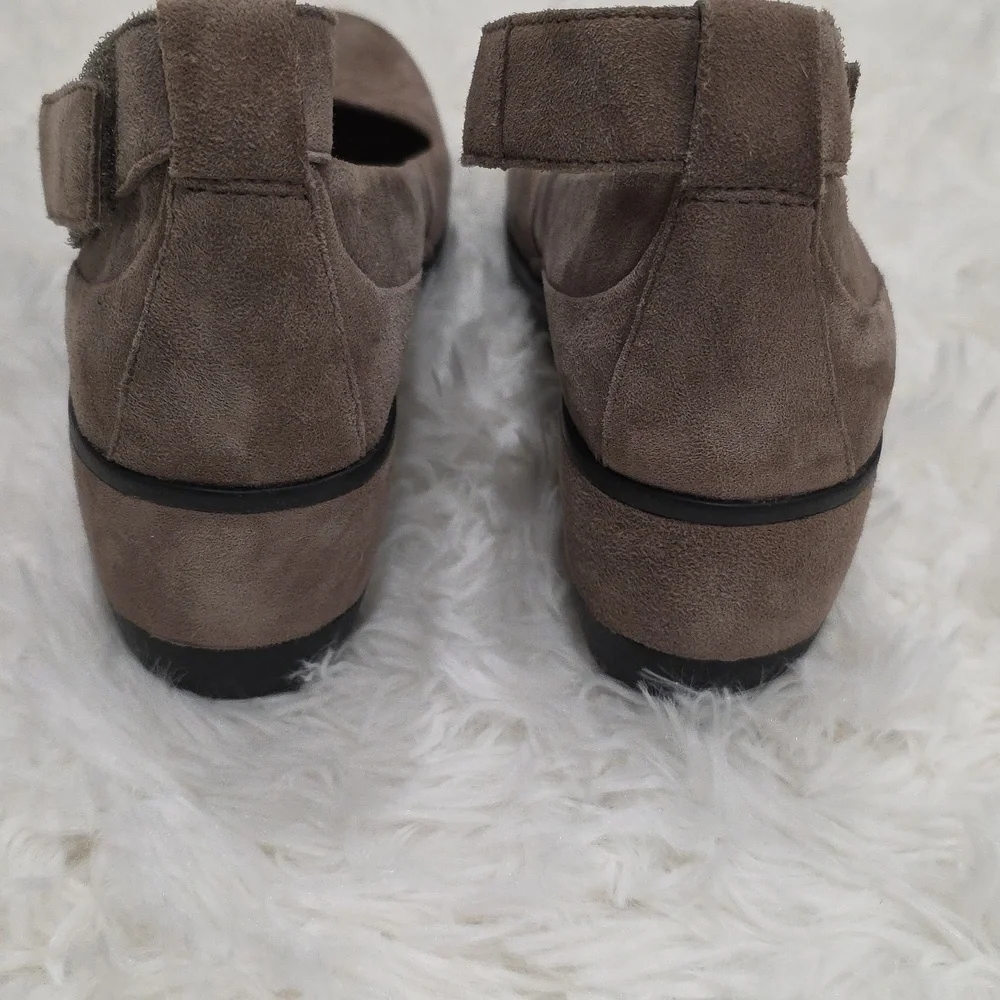 Clarks Wynnmere Fox Ankle Wedge Pump. Size 7